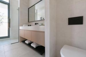 Kúpeľňa v ubytovaní Amfora Hvar Grand Beach Resort