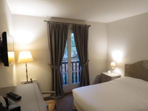 Voodi või voodid majutusasutuse Hostellerie Du Royal Lieu toas