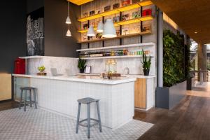 A kitchen or kitchenette at Aparthotel Adagio London Brentford 