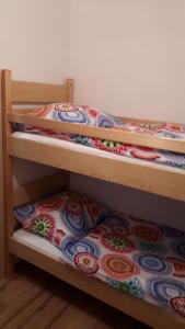 Poschodová posteľ alebo postele v izbe v ubytovaní Chata Luční