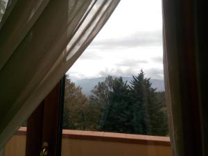 Nespecifikovaný výhled na hory nebo výhled na hory při pohledu z hotelu
