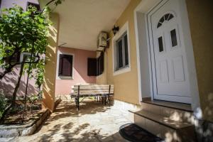 Patio nebo venkovní prostory v ubytování Apartmani Vitković II Cres