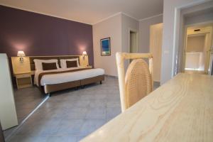 a hotel room with a bed and a table at Hotel Soleluna in Piano di Sorrento