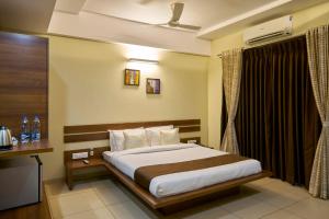 Imagen de la galería de Hotel 3 Leaves NEAR CENTRAL BUS STAND, en Kolhapur