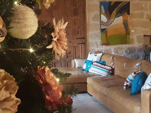 a living room with a couch and a christmas tree at Lastias in Valderrobres