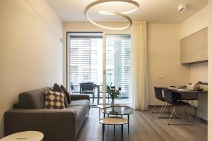 Posedenie v ubytovaní Design & New Center Apartments