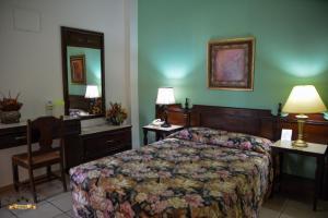 A bed or beds in a room at Hotel El Dorado