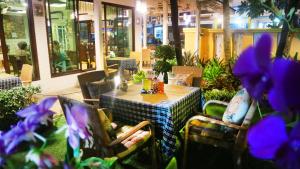 Restaurace v ubytování Aiyaree Place Hotel SHA PLUS