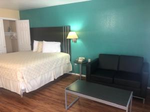 Gallery image of Pinn Road Inn and Suites Lackland AFB and Seaworld in San Antonio