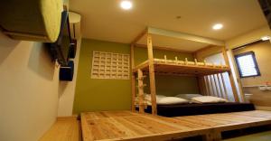 sypialnia z łóżkiem piętrowym w pokoju w obiekcie 41-2 Surugamachi - Hotel / Vacation STAY 8330 w mieście Nara