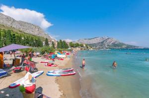 a beach with a bunch of people in the water at Apartment Jordan in Duće +12 photos