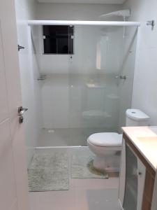 Ванная комната в Natalina Residencial - Apto 7andar - 100m do mar