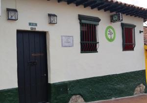 Certificado, premio, señal o documento que está expuesto en Cedron Hostel