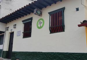 Certificado, premio, señal o documento que está expuesto en Cedron Hostel