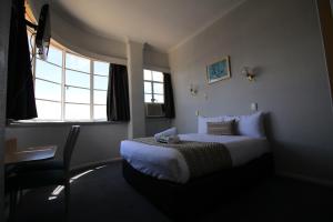 A bed or beds in a room at Beer Deluxe Albury