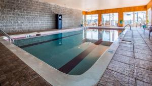 a swimming pool in a building with at Best Western Plus Mont-Laurier in Mont-Laurier
