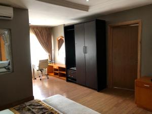 Hotel Sunshine Enugu客房内的一张或多张床位
