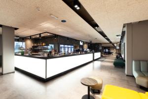 Un restaurante o sitio para comer en a&o Frankfurt Ostend