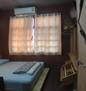 Postel nebo postele na pokoji v ubytování ซอยห้า โฮมสเตย์ เชียงคาน