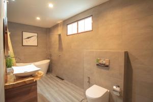 Koupelna v ubytování Kan & Kan Luxury Pool Villa Hua Hin with all bathtub