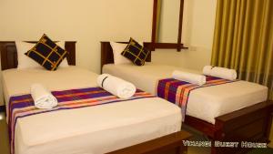 Tempat tidur dalam kamar di Vihangi Guesthouse
