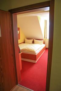 
Ein Bett oder Betten in einem Zimmer der Unterkunft Hotel Harzer Hof
