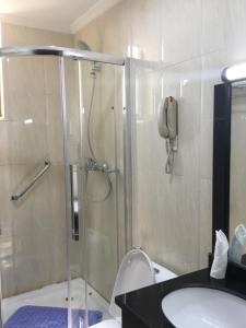 Kupaonica u objektu Marcen Addis Hotel