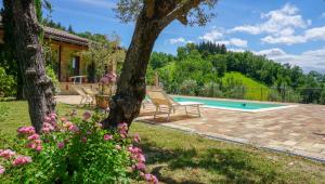 The swimming pool at or close to Agriturismo Pascucci