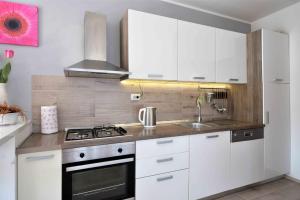 Kuchyň nebo kuchyňský kout v ubytování Apartment Kristina