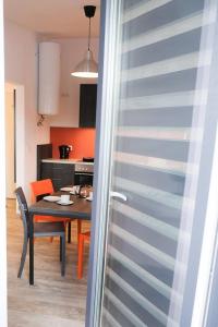 Kuchyň nebo kuchyňský kout v ubytování Apartments A7