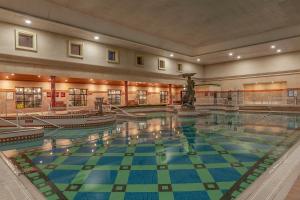 Bazen u ili blizu objekta Glenroyal Hotel