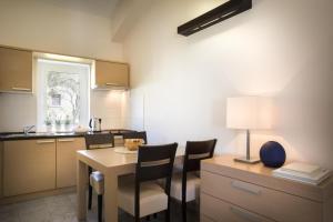 Kuchyňa alebo kuchynka v ubytovaní Apartment ACI Marina CRES