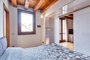 Säng eller sängar i ett rum på La Casa di Leo