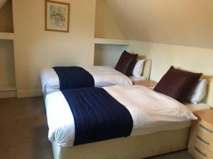 Postelja oz. postelje v sobi nastanitve Gatwick Inn Hotel - For A Peaceful Overnight Stay