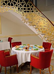 Φαγητό σε αυτό το ξενοδοχείο ή κάπου εκεί κοντά +38 φωτογραφίες