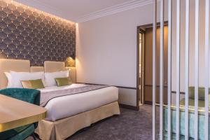 a hotel room with a bed and a chair at Best Western Select Hotel in Boulogne-Billancourt