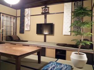 Televiisor ja/või meelelahutuskeskus majutusasutuses Kyoto Villa Ninja