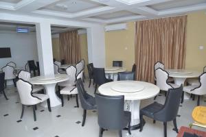 Hotel Sunshine Enugu的休息区