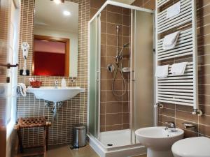 Koupelna v ubytování Hotel Feel Inn Venice Airport + 37 fotografií
