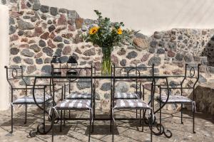 Fotografia z galérie ubytovania Alluvial Santorini Suites v destinácii Mesariá