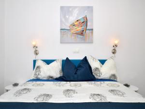 Postel nebo postele na pokoji v ubytování Deluxe Apartman Porto