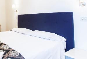 Voodi või voodid majutusasutuse Hotel St. James toas