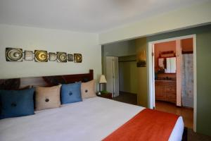 Postel nebo postele na pokoji v ubytování Kalani Hawaii Private Lodging