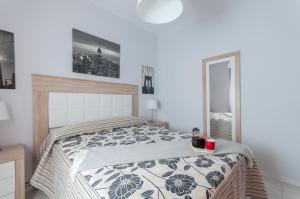 a bedroom with a large bed and a mirror at 21 Gumers in Madrid