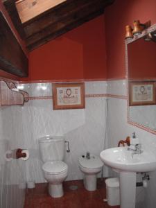 Koupelna v ubytování Posada La Bolera + 35 fotografií