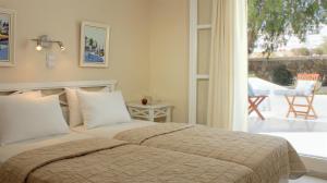 Cama ou camas em um quarto em Erato Hotel Mykonos