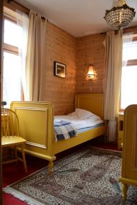 Giường trong phòng chung tại Eidfjord Gjestgiveri