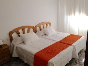 Postel nebo postele na pokoji v ubytování Apartamentos Brisamar a 50 metros de la playa