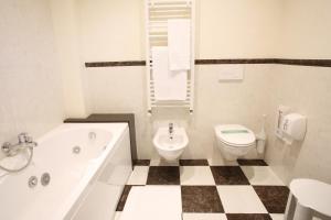 a bathroom with a tub and a toilet and a sink at Isola Di Caprera in Mira +35 photos
