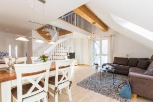 a living room with a couch and a table at Ferienwohnung Zum Kliff in Nienhagen